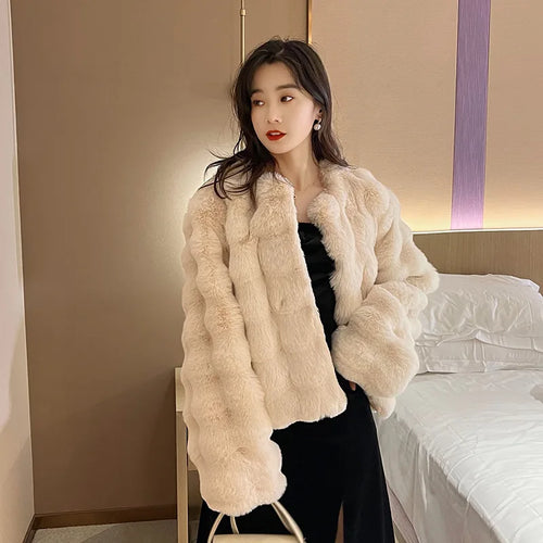 Obsidian Phoenix Women's Luxury White Faux Fur Coat