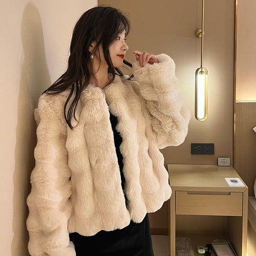 Obsidian Phoenix Women's Luxury White Faux Fur Coat